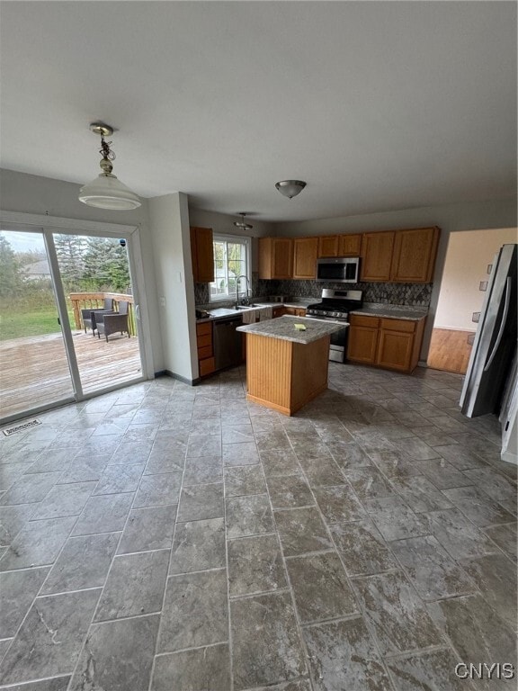 8281 Dampier Cir in Liverpool, NY - Building Photo - Building Photo