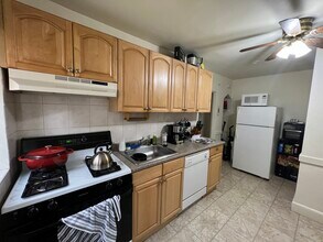 24 Brock St, Unit 2 in Boston, MA - Foto de edificio - Building Photo
