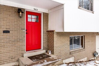 982 E Briarwood Cir S in Centennial, CO - Building Photo - Building Photo