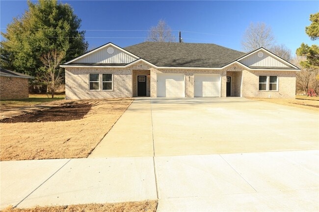 655 N Genevieve Ave, Unit 1 in Fayetteville, AR - Building Photo - Building Photo