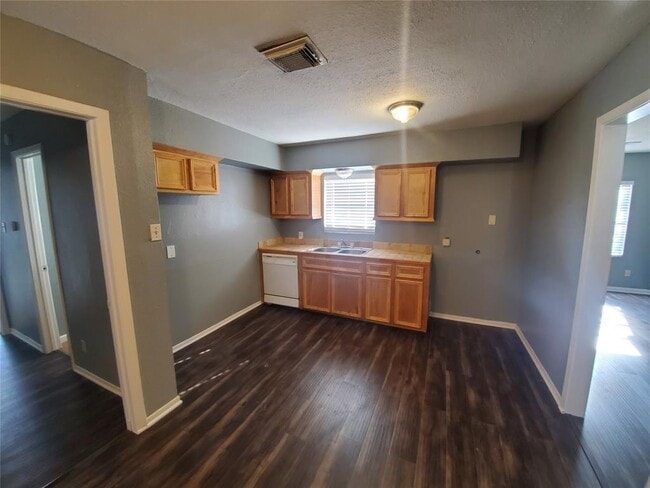 6114 Belmark St in Houston, TX - Foto de edificio - Building Photo