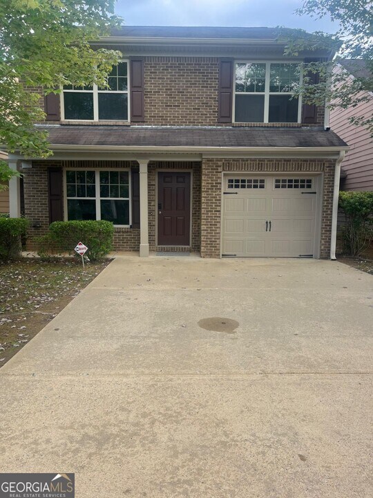 312 Lauren Dr in Fairburn, GA - Building Photo