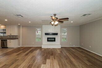 803 Beaumont St in League City, TX - Foto de edificio - Building Photo