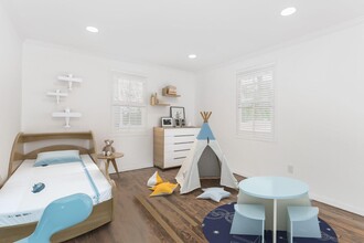 37 Kathwood Rd in Yonkers, NY - Building Photo - Building Photo