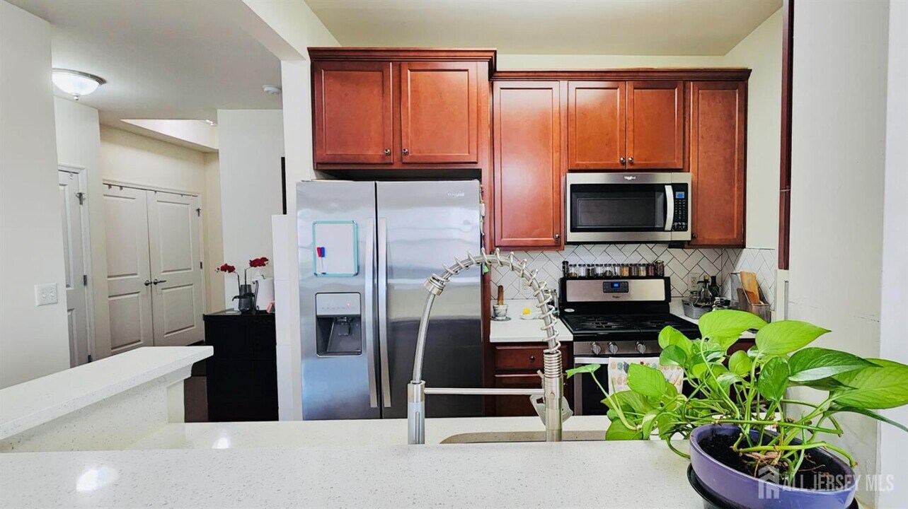 548 E Celebration Way in South Plainfield, NJ - Building Photo