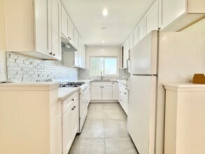 9000 W 24th St in Los Angeles, CA - Building Photo - Building Photo