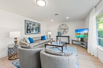 606 Wedge Dr in Naples, FL - Building Photo - Building Photo