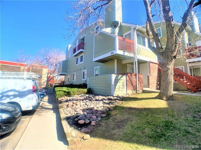 982 S Dearborn Way in Aurora, CO - Building Photo