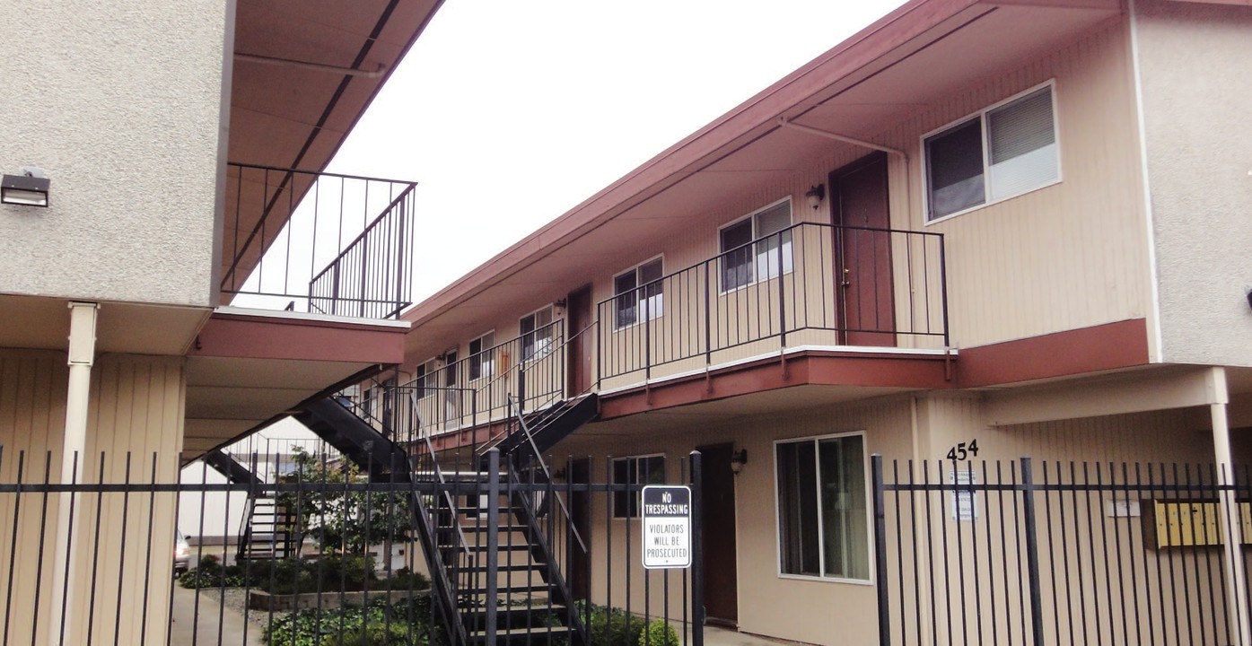 TWIN APARTMENT HOMES in Burien, WA - Foto de edificio