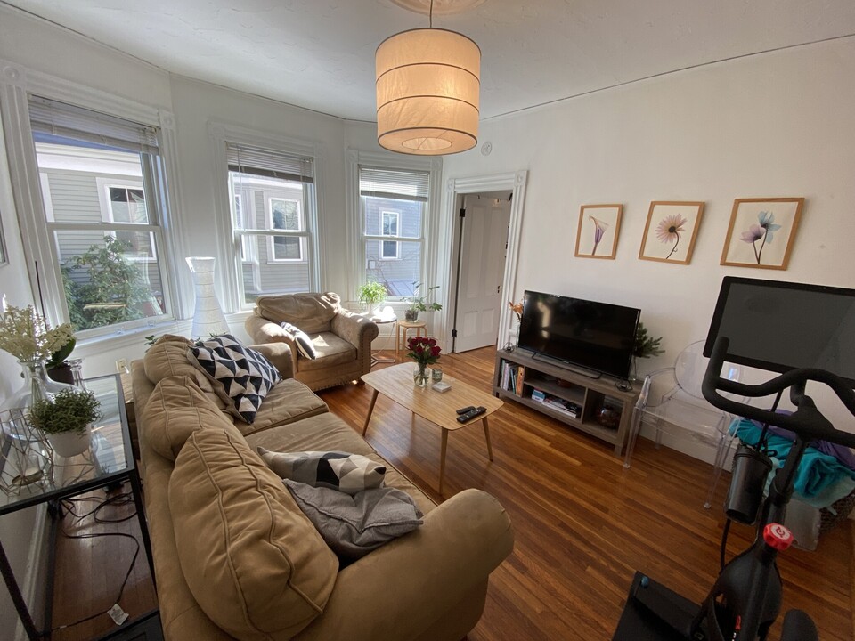 176 Elm St, Unit 2 in North Cambridge, MA - Building Photo