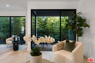 2915 Avenel Terrace in Los Angeles, CA - Building Photo - Building Photo