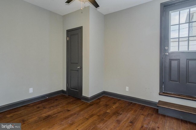 8 W Barney St photo'