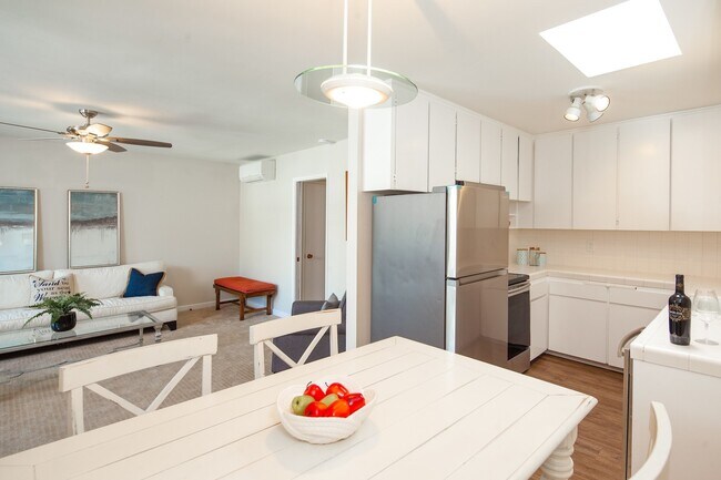 801 C Ave in Coronado, CA - Building Photo - Building Photo