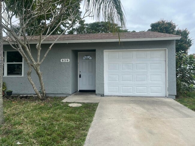 838 SE Proctor Ln in Port St. Lucie, FL - Building Photo - Building Photo