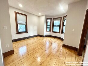 1568 Tremont St in Boston, MA - Foto de edificio - Building Photo