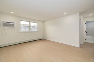 921 Tyson Ave in Philadelphia, PA - Building Photo - Building Photo