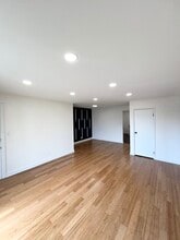 9468 Bay Colony Dr, Unit 3N in Des Plaines, IL - Building Photo - Building Photo