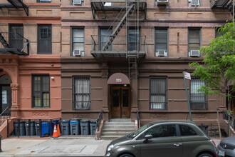 325 E 93rd St in New York, NY - Building Photo - Building Photo