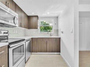 9373 Fontainebleau Blvd in Miami, FL - Building Photo - Building Photo