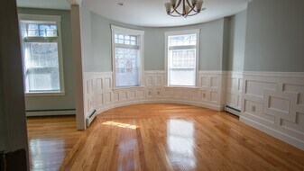 11 Strathmore Rd, Unit 3 in Brookline, MA - Building Photo