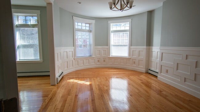 11 Strathmore Rd, Unit 3