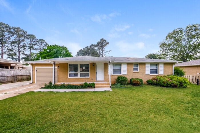 7708 Saxon Dr SW in Huntsville, AL - Building Photo