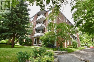 2 Grove St E in Barrie, ON - Building Photo - Building Photo