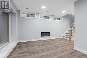 884 Byron Ave in Ottawa, ON - Building Photo - Building Photo