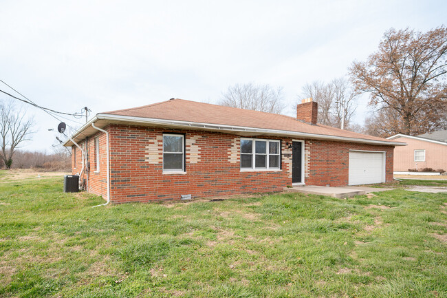 5543 IL-159 in Edwardsville, IL - Building Photo - Building Photo