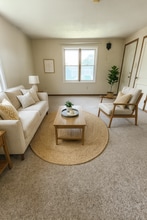 104 Sycamore St in La Porte City, IA - Building Photo - Building Photo