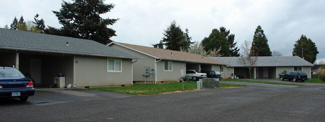 110 N Main St in Lebanon, OR - Building Photo - Building Photo