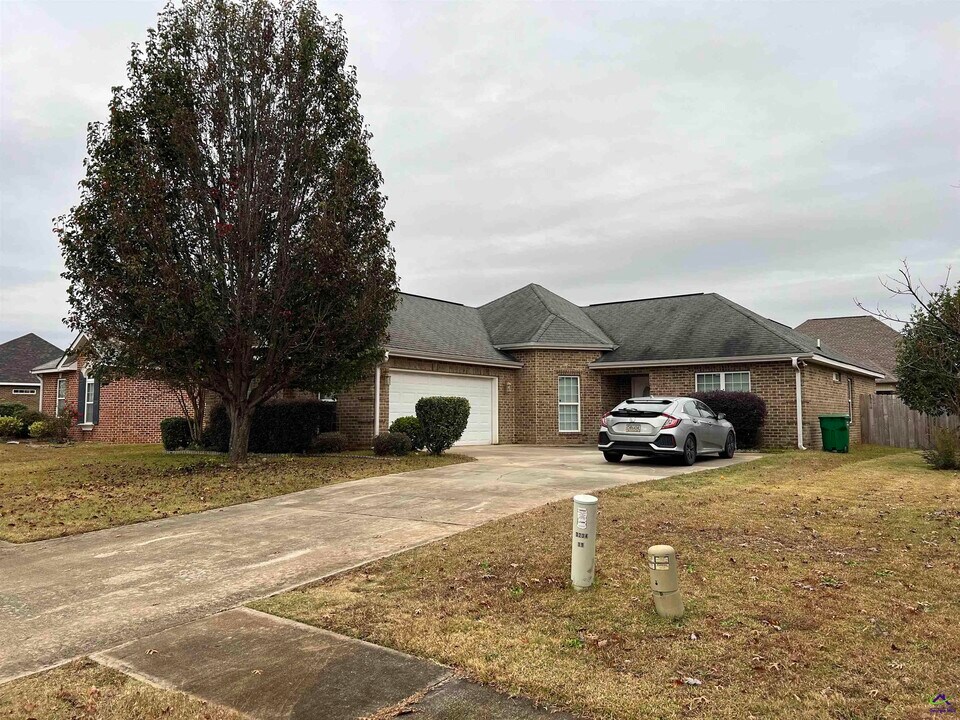 523 Manchester Ln in Byron, GA - Building Photo