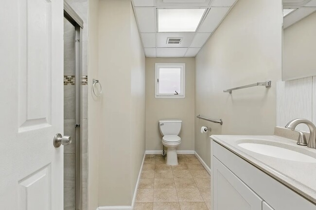 66 Cazenovia St, Unit 1 in Buffalo, NY - Foto de edificio - Building Photo