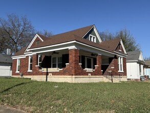 1371 Ridgeway St in Memphis, TN - Foto de edificio - Building Photo