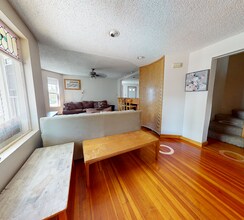 27 Princeton St, Unit 1 in Medford, MA - Foto de edificio - Building Photo
