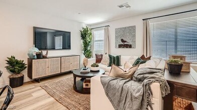 10777 Paget Ct in Las Vegas, NV - Building Photo - Building Photo