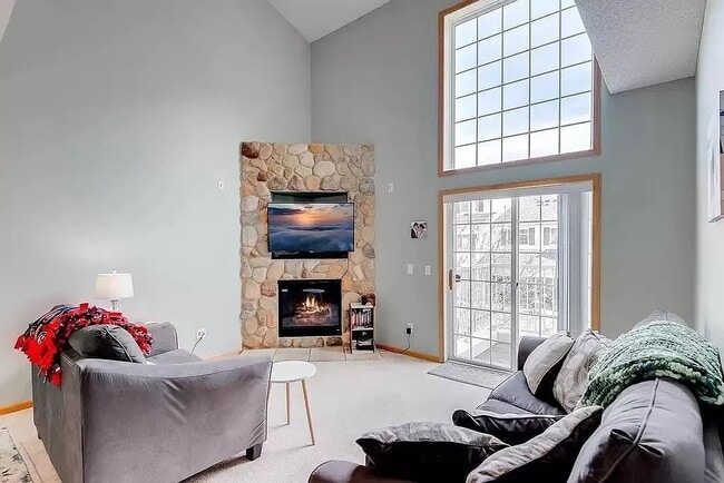 6787 Pine Crest Trail S in Cottage Grove, MN - Building Photo - Building Photo