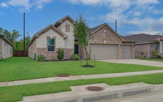 4603 Bay Vista Dr in Mont Belvieu, TX - Building Photo - Building Photo
