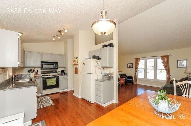 3688 Falcon Way in Eagan, MN - Building Photo - Building Photo
