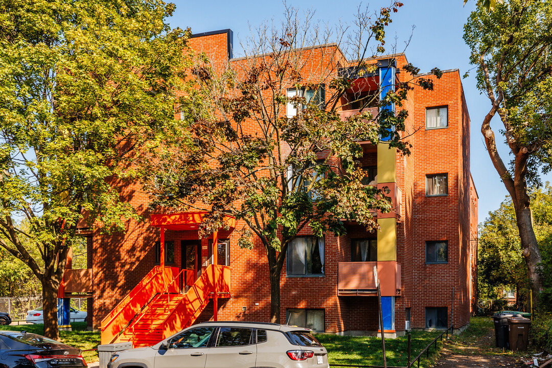 2185 Grand Blvd in Montréal, QC - Building Photo