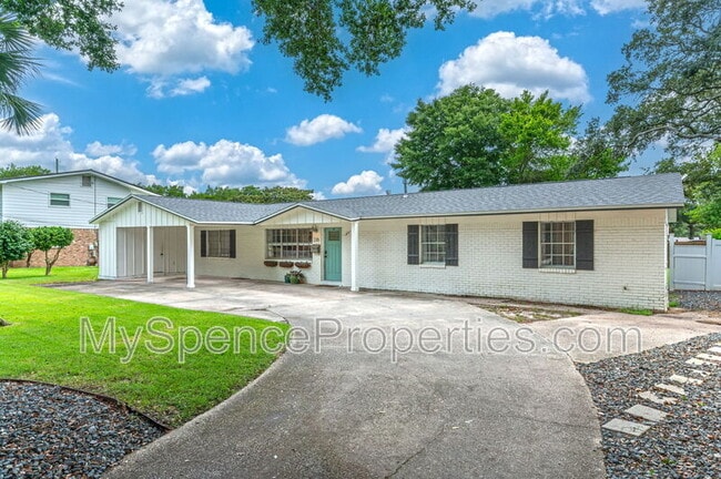 235 Sotir St NW in Fort Walton Beach, FL - Building Photo - Building Photo