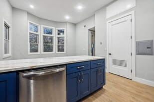 806 13th St, Unit APT 1 in Union City, NJ - Building Photo