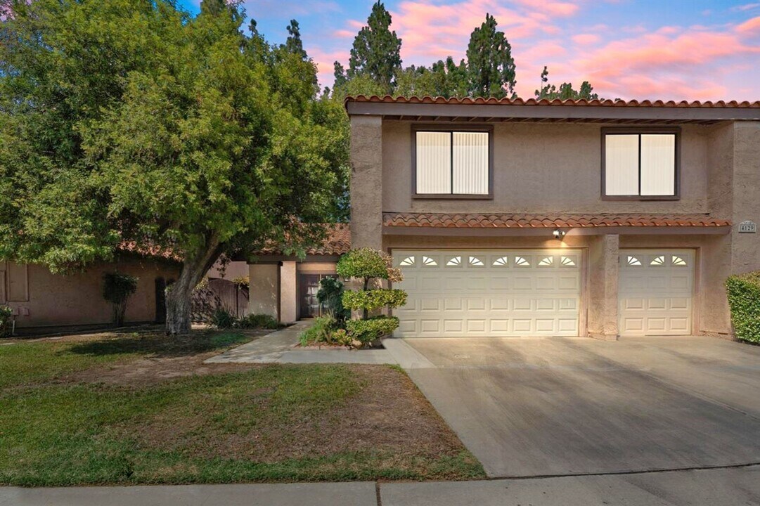 4129 Pinewood Lake Dr in Bakersfield, CA - Building Photo