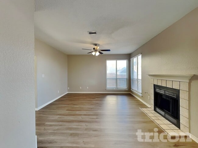 2674 Steppington St in Grand Prairie, TX - Building Photo - Building Photo