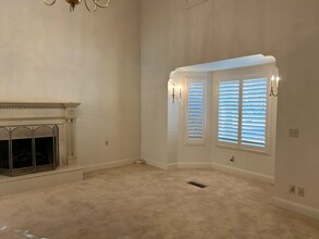 643 College St in Woodland, CA - Foto de edificio - Building Photo