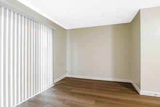 Mission Village Apartments in Santa Rosa, CA - Foto de edificio - Building Photo