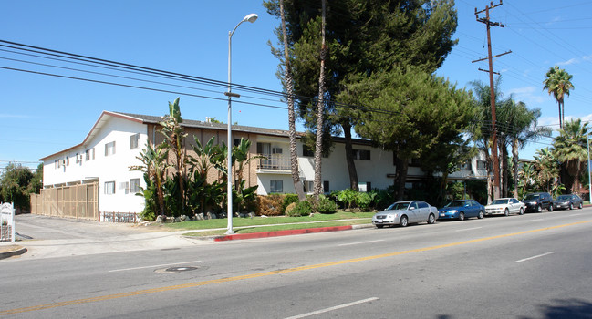 6335 Whitsett Apartments in North Hollywood, CA - Building Photo - Building Photo