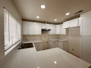 28638 Strathmore Rd in Highland, CA - Building Photo - Building Photo