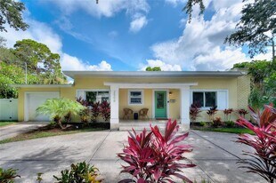 2500 Park St N in St. Petersburg, FL - Building Photo