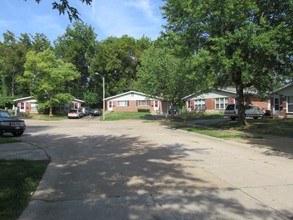 Jo Court Apartments in Berkeley, MO - Building Photo - Building Photo